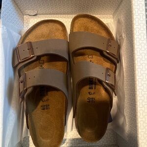 Arizona mocca Birkenstocks NEVER WORN